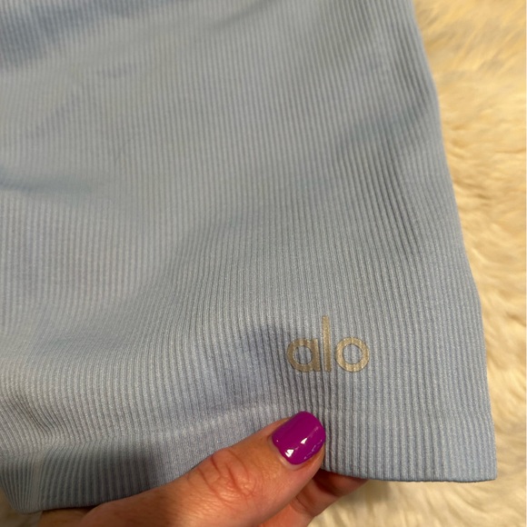 NWOT Alo Yoga 5” seamless biker shorts in seashell blue size XS - Picture 6 of 7